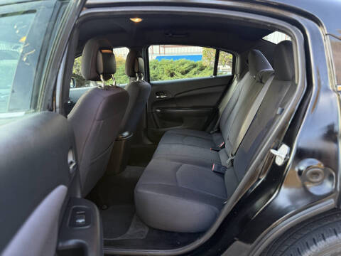 2014 Chrysler 200 LX