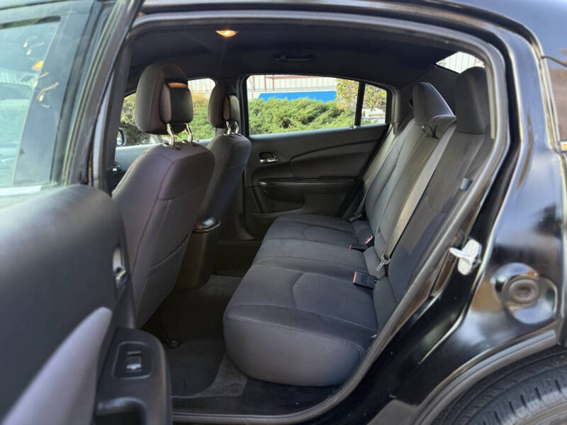 2014 Chrysler 200 LX