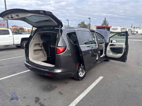2017 Chrysler Pacifica Touring