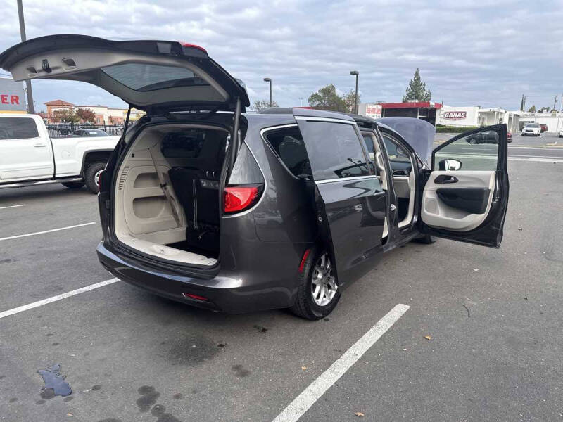 2017 Chrysler Pacifica Touring