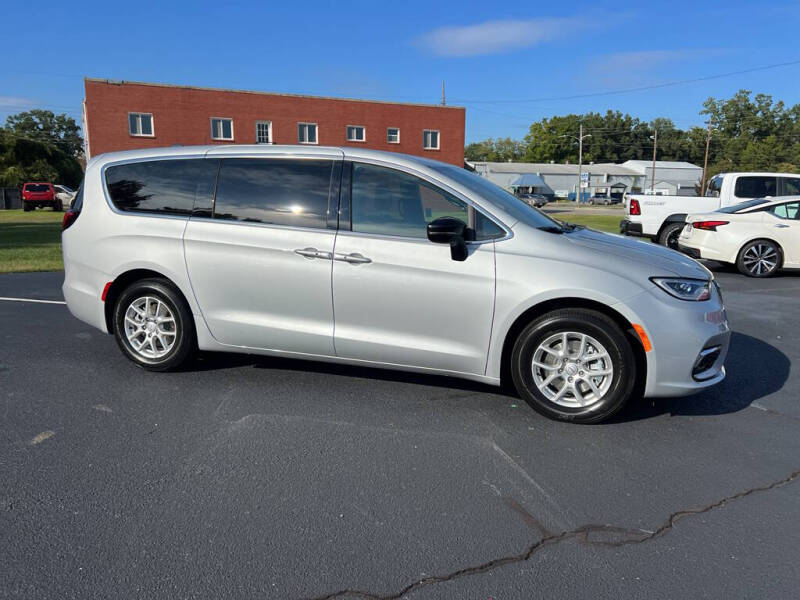 2026 Chrysler Pacifica Select