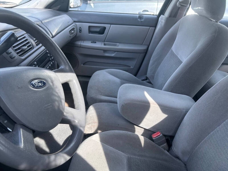 2006 Ford Taurus SE