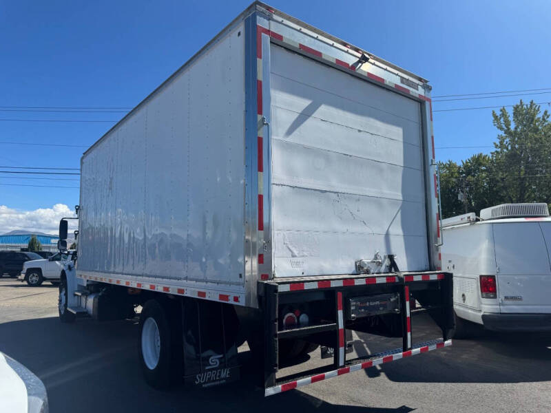 2018 Freightliner M2 106