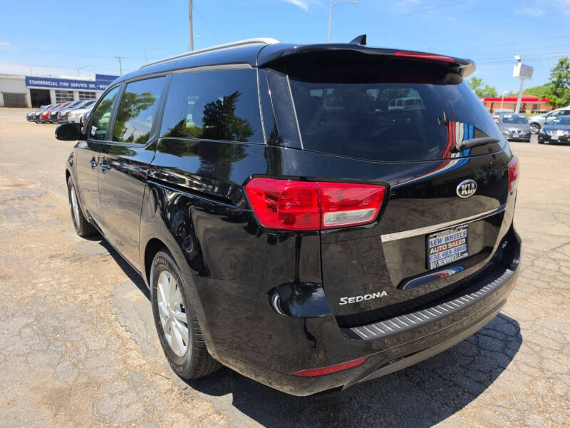 2017 Kia Sedona LX