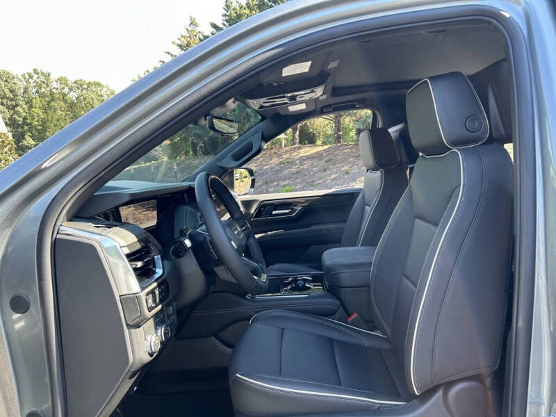 2025 GMC Yukon Elevation