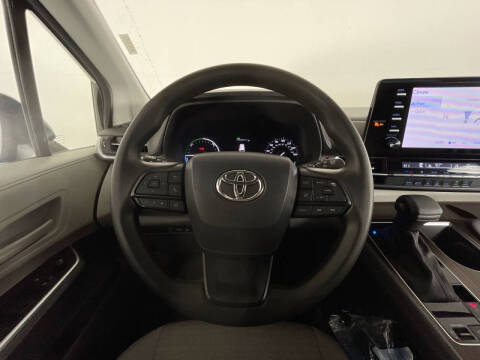 2023 Toyota Sienna LE 8-Passenger