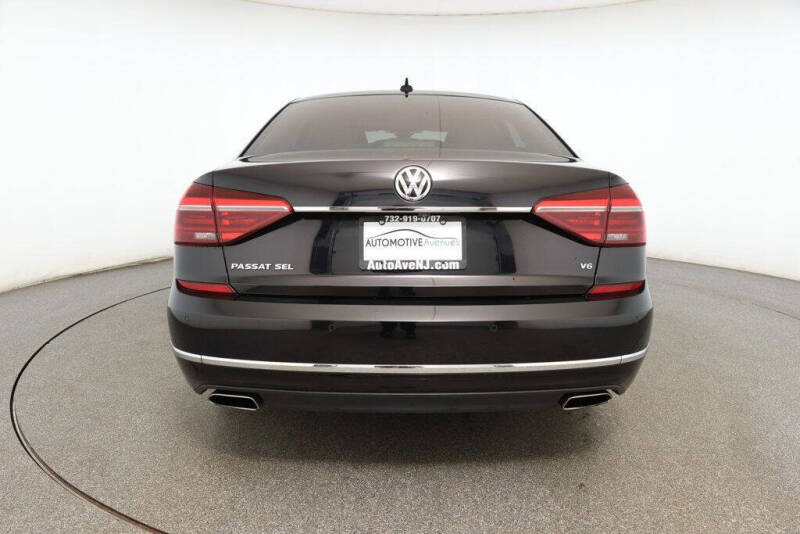 2018 Volkswagen Passat V6 SEL Premium