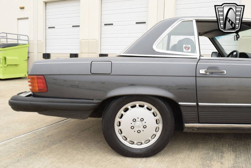 1988 Mercedes-Benz 560-Class 560 SL