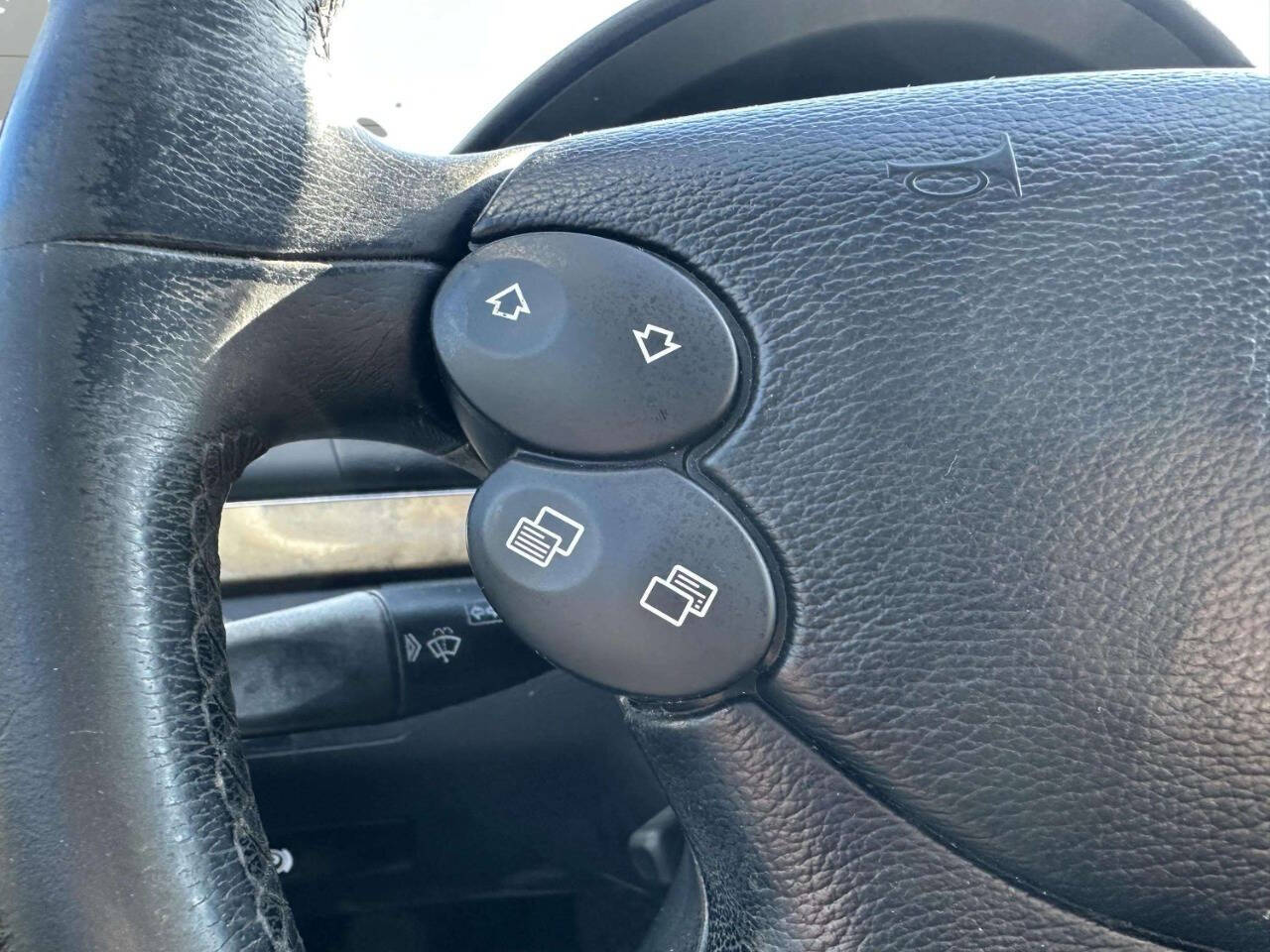 Mercedes-BenzE-Class24