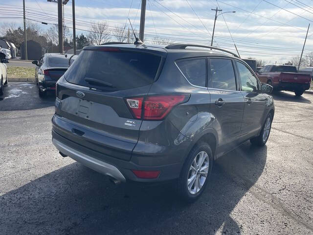 2019 Ford Escape SEL photo 4