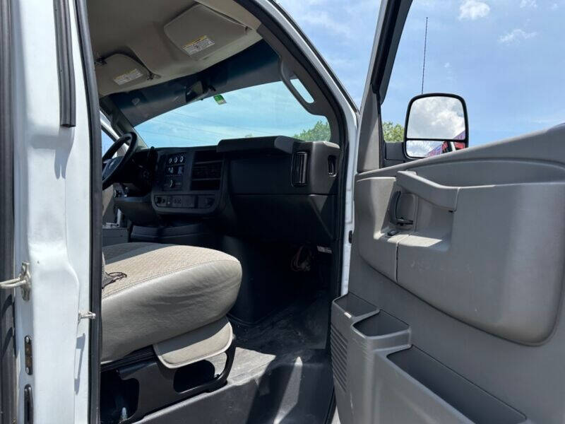 2017 Chevrolet Express  - $19,995