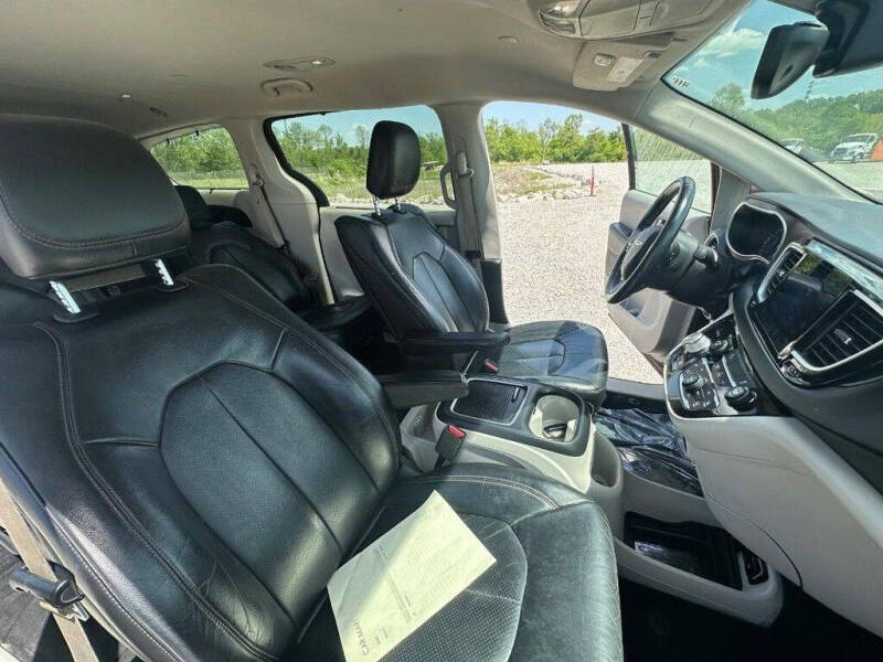 2017 Chrysler Pacifica Touring-L Plus
