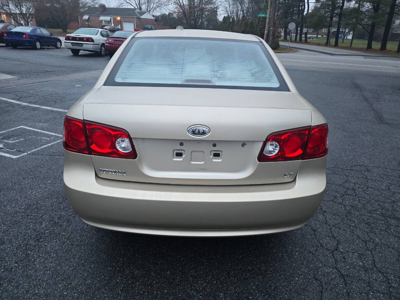 2007 Kia Optima for sale at QUEENSGATE AUTO SALES in York, PA