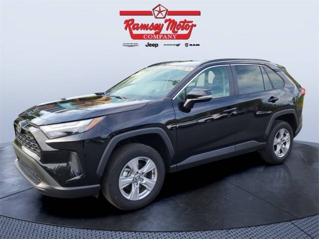 2024 Toyota RAV4 XLE's photo