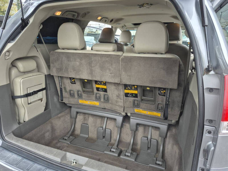 2014 Toyota Sienna XLE 8-Passenger