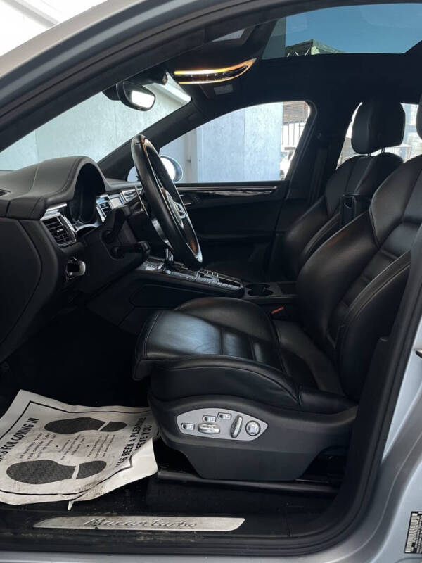 2016 Porsche Macan Turbo