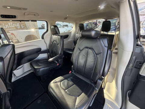 2017 Chrysler Pacifica Touring-L Plus