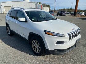 2016 Jeep Cherokee Latitude photo 2