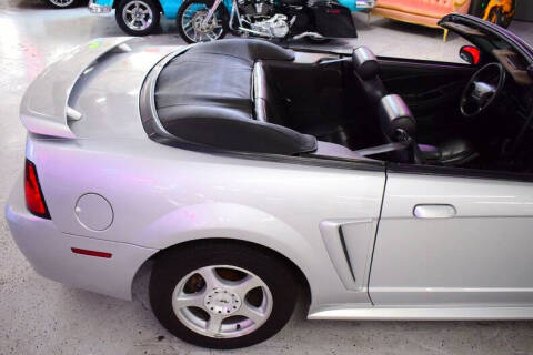 2004 Ford Mustang Deluxe