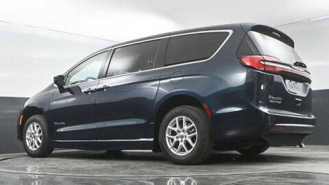 2024 Chrysler Pacifica Touring