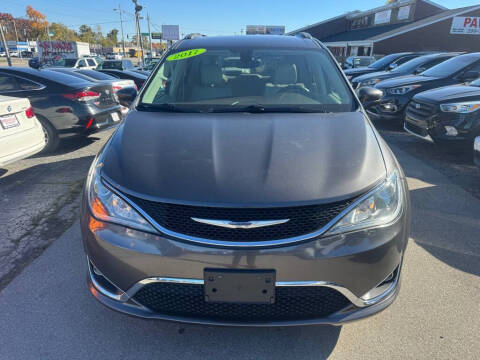 2017 Chrysler Pacifica Touring-L Plus