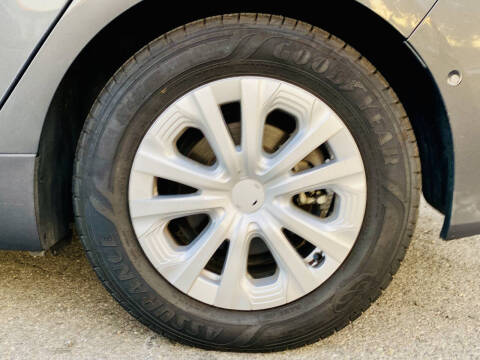 2022 Toyota Prius LE