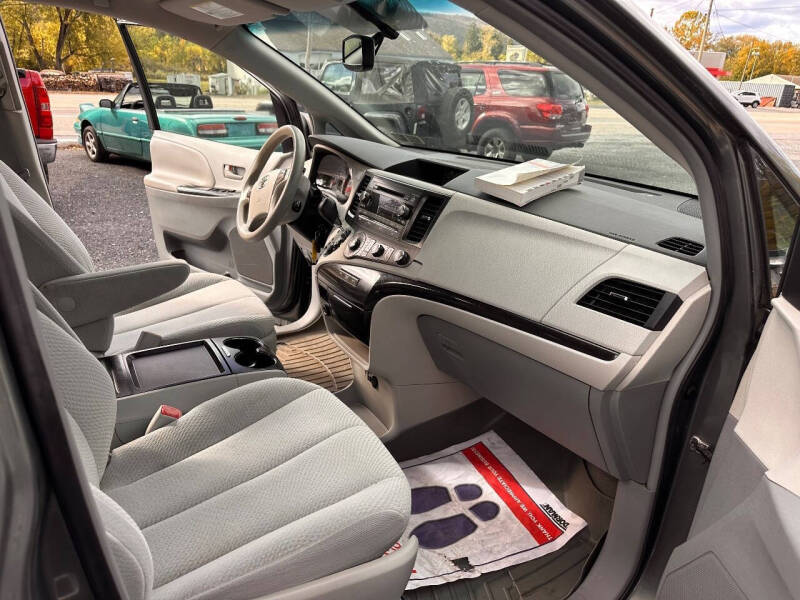 2011 Toyota Sienna LE 8-Passenger