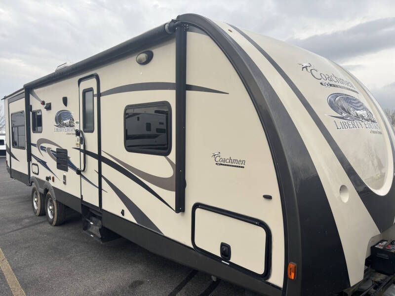 2015 Coachmen RV Freedom Express  298 Reds