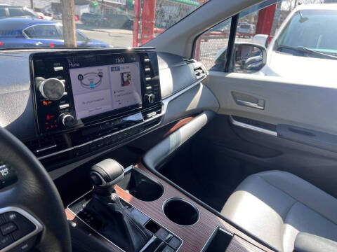 2022 Toyota Sienna XLE 7-Passenger