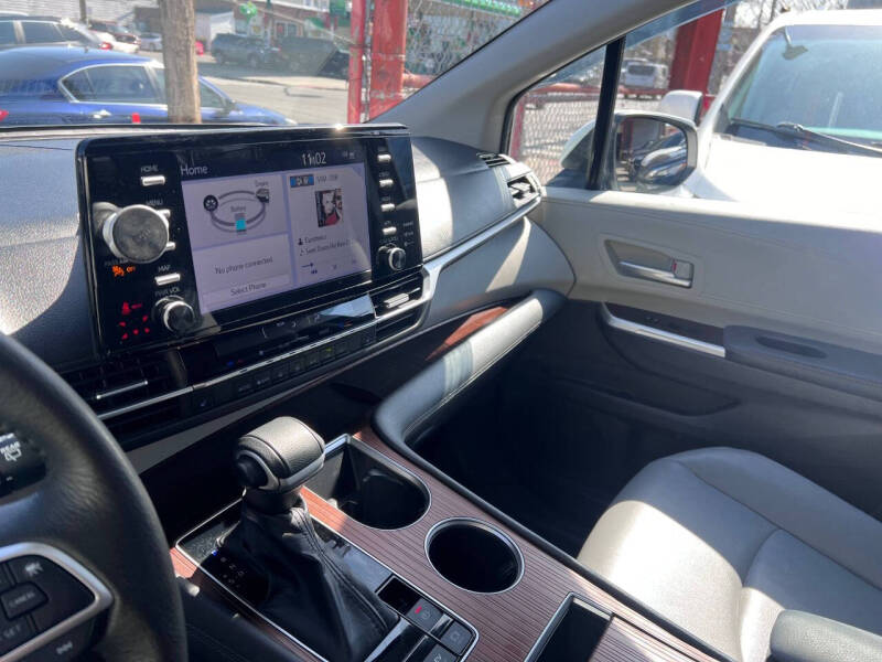 2022 Toyota Sienna XLE 7-Passenger