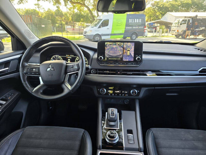 2022 Mitsubishi Outlander SE