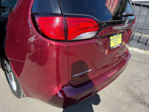 2018 Chrysler Pacifica LX