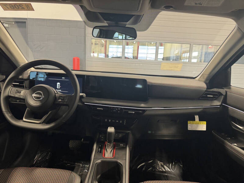 2025 Nissan Kicks SR