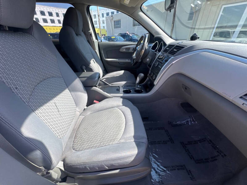 2011 Chevrolet Traverse LS