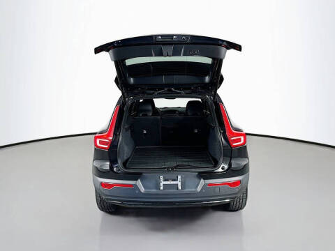 2023 Volvo XC40 B5 Plus Dark Theme