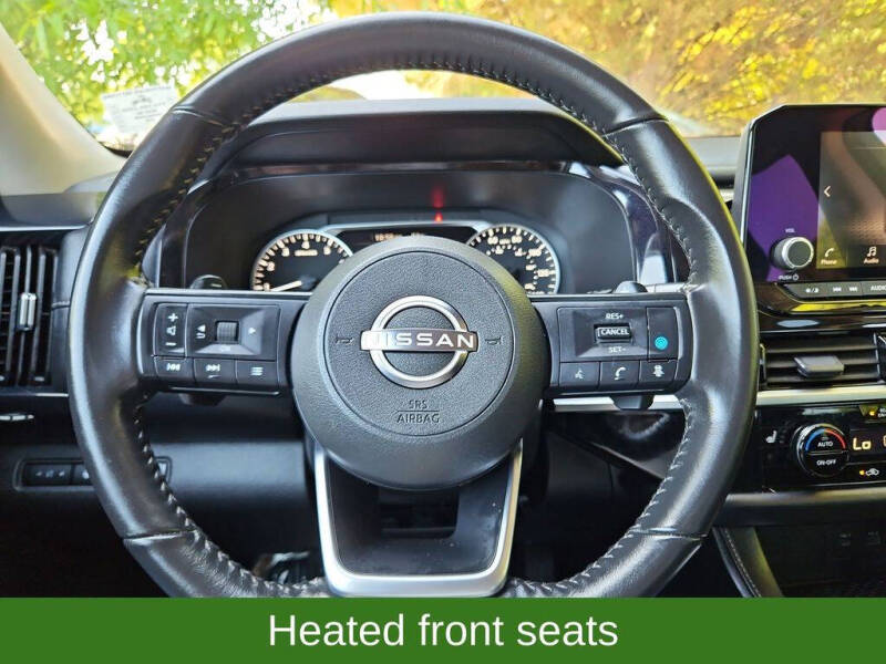 2025 Nissan Pathfinder SV