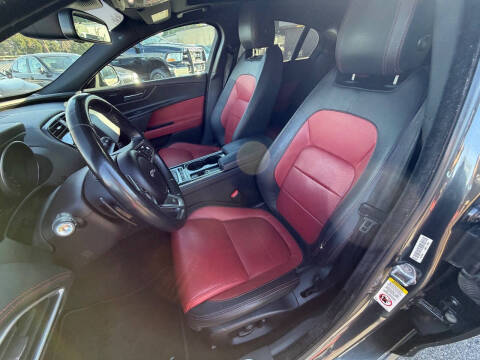 2017 Jaguar XE 35t R-Sport