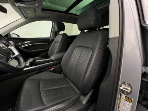 2022 Audi e-tron quattro Premium