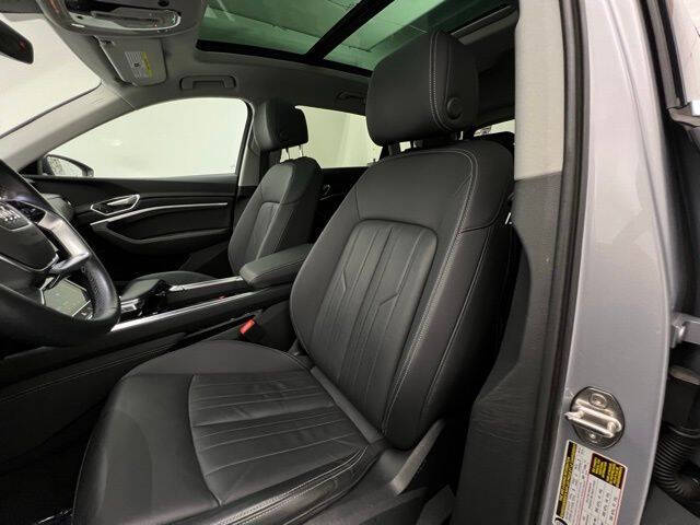 2022 Audi e-tron quattro Premium