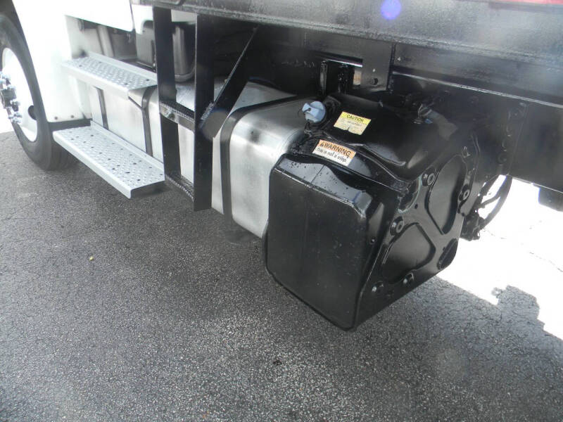 2017 Freightliner M2 106