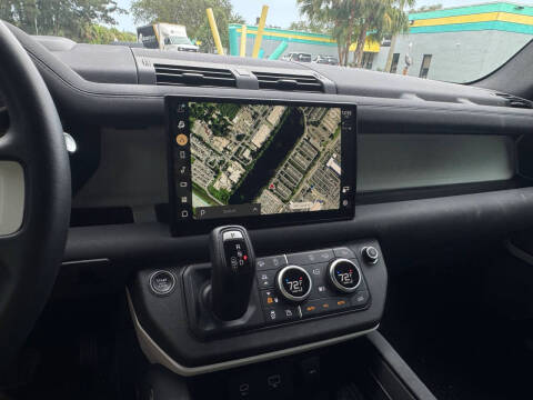 2023 Land Rover Defender 130 SE