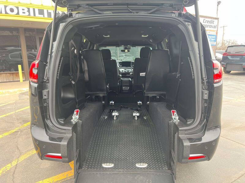 2024 Chrysler Pacifica Touring