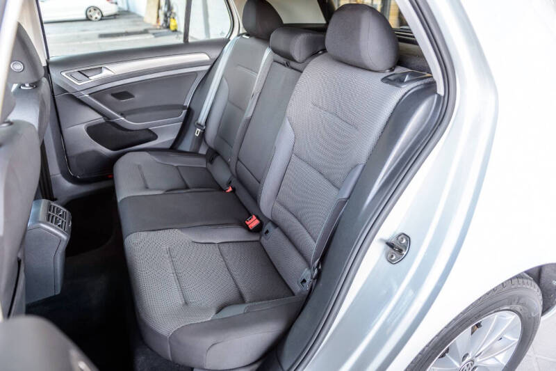 2016 Volkswagen Golf TSI S