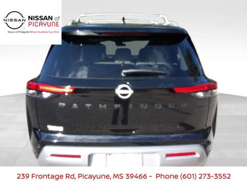 2025 Nissan Pathfinder SL