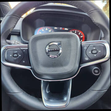 2022 Volvo XC40 T5 R-Design