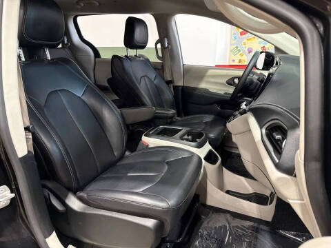 2024 Chrysler Pacifica Plug-In Hybrid Select