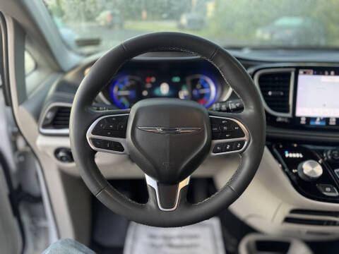 2022 Chrysler Pacifica Hybrid Touring L