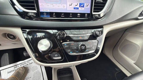 2023 Chrysler Pacifica Touring L