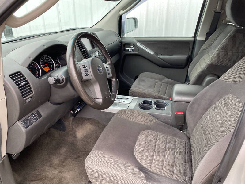 2012 Nissan Pathfinder LE