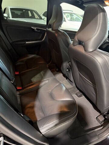 2017 Volvo XC60 T6 R-Design